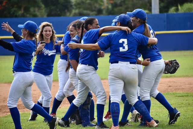 Posponen la acción del béisbol femenino debido a las condiciones del terreno de los estadios