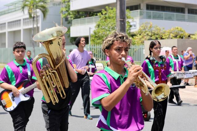 Más de 800 estudiantes participan del primer Festival de Bandas de Marcha