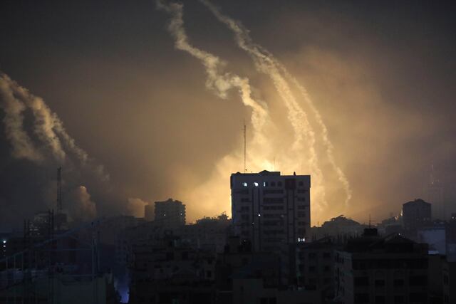 Israel incrementa ataques por aire y tierra en Gaza