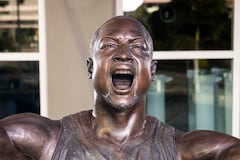 Miami Heat presenta nueva versión de estatua de Dwyane Wade tras críticas