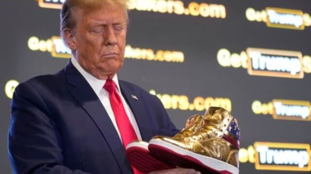Video: Joven puertorriqueño recibe tenis firmados por Donald Trump