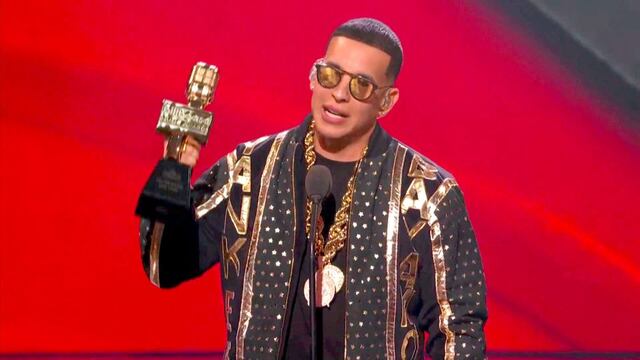 Daddy Yankee recibe bendición en iglesia de Miami