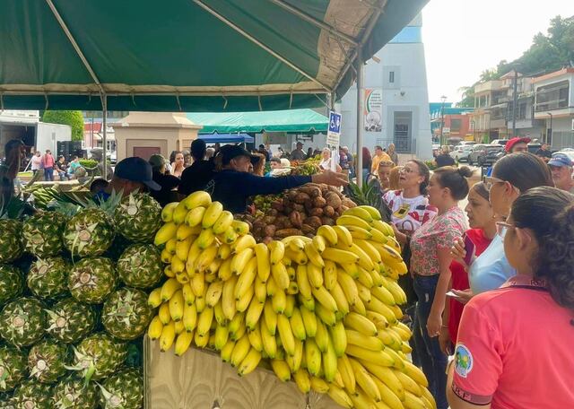 Regresa a Naranjito el Mercado Familiar con productos agrícolas frescos
