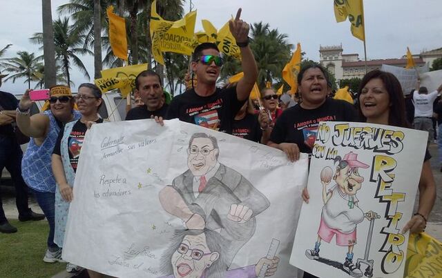 Maestros marchan para defender su retiro