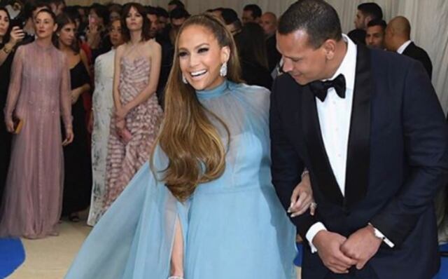 JLo se lo goza todo en la Gala del Met