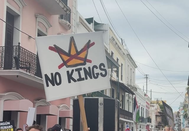 Manifestación en La Fortaleza repudia redadas y entrega de datos a ICE