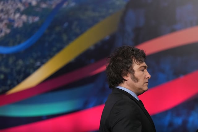 Presidente de Argentina prohibirá traslado de cárceles a presos de cambien su identidad de género