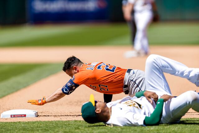 Astros vencen 5-1 a Atleticos