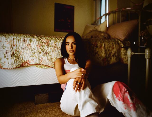 Becky G: honra el legado de su familia y celebra su herencia
