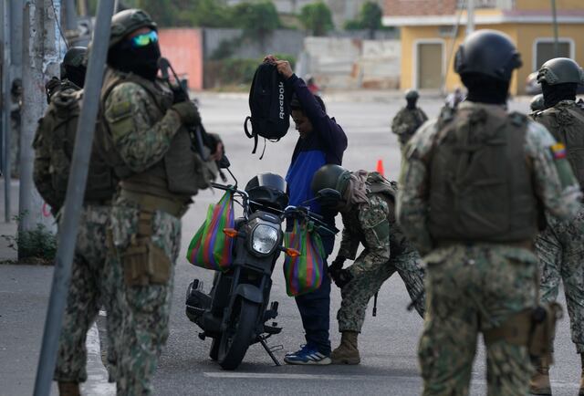 Ecuador decide en las urnas el rumbo del país, tras el periodo más violento de su historia