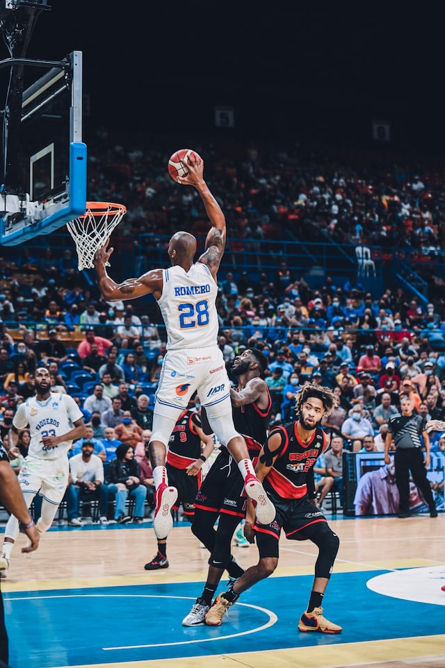 Vaqueros asumen liderato global en el BSN