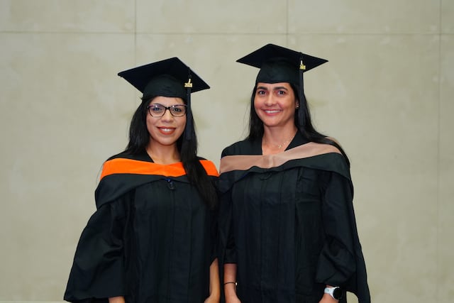 Historia de superación: Dos madres estudiantes completan estudios universitarios