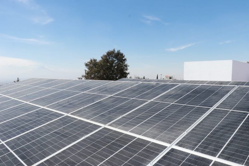 Centros educativos de Puebla tendrán por primera vez acceso a energías limpias.
