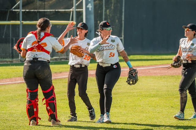 Taínas de Utuado se coronan campeonas de la Liga de Béisbol Femenino