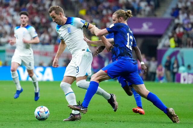Estados Unidos amansa a Inglaterra y quedan empatados 0-0