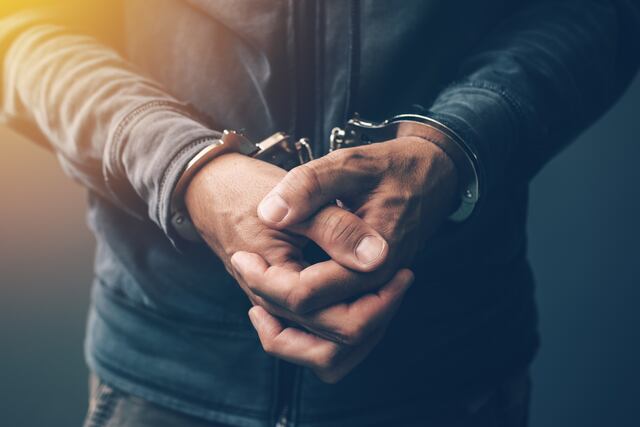 Arrestan en un negocio a uno de los más buscados de San Juan
