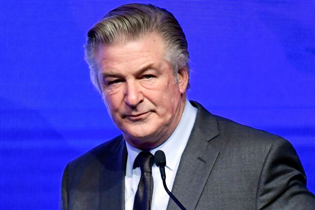 Alec Baldwin quiere ser desvinculado del caso por homicidio involuntario en el que está implicado