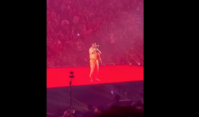Bad Bunny envía mensaje a los maestros en medio de un concierto en Denver