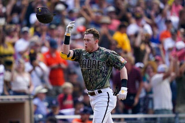 Padres ganan 4-3 a Astros con jonrón de Cronenworth
