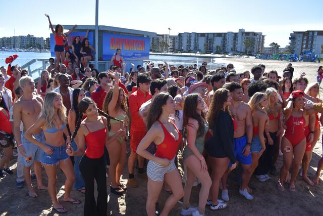 ‘Baywatch’ revive y reúne a aspirantes de todas las edades en un casting abierto en LA