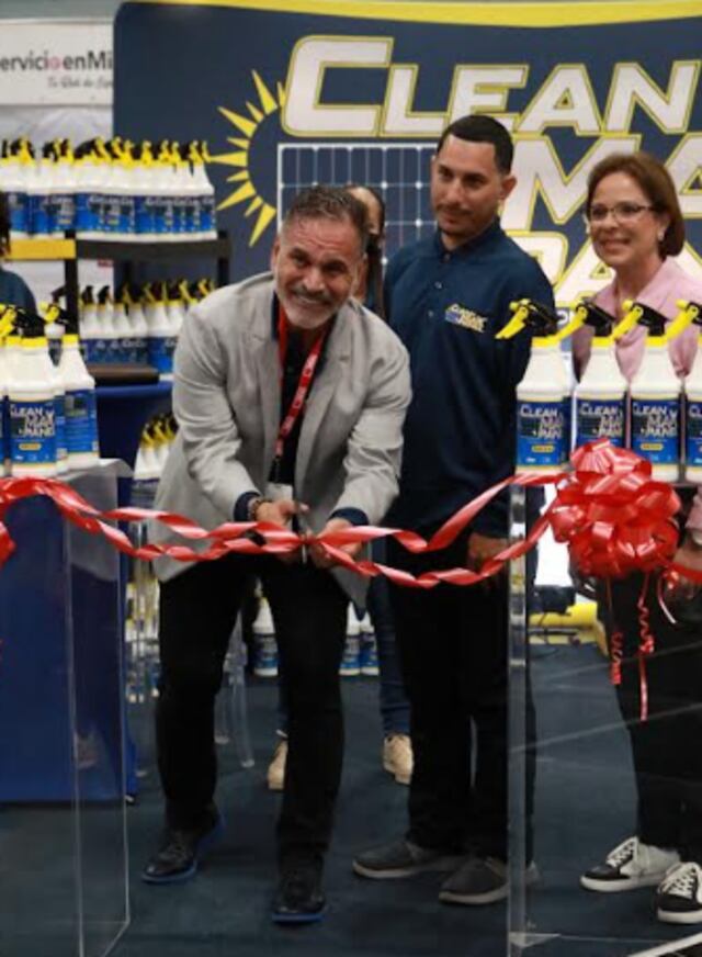 Lanzan primer producto local para limpieza y mantenimiento de placas solares