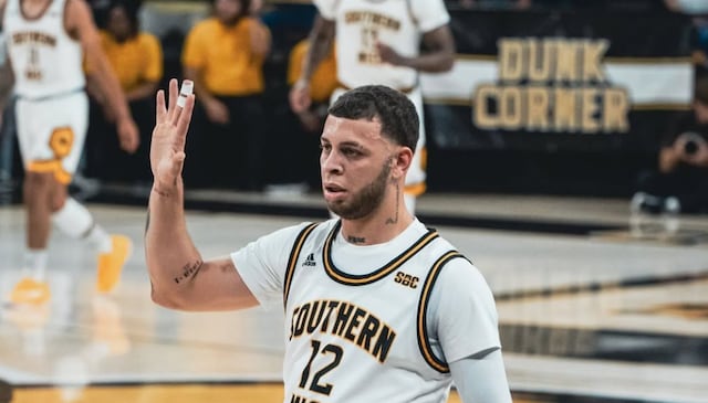 VIDEO: Hijo de Pacho “El Antifeka” da triunfo a su equipo de baloncesto en universidad de Misisipi
