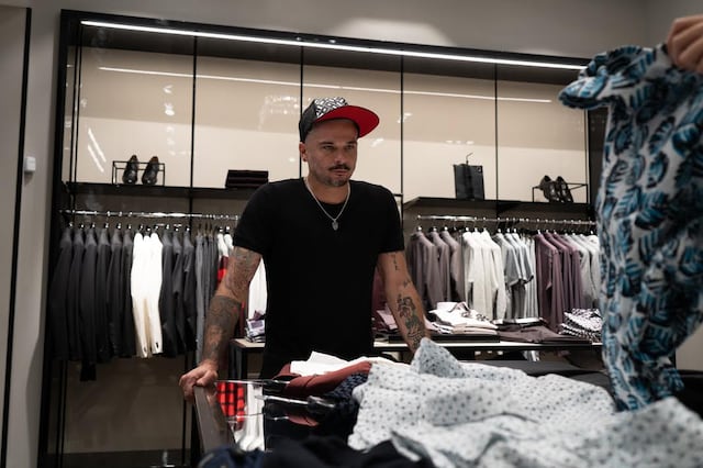 Relax y bien casual Pedro Capó al vestir