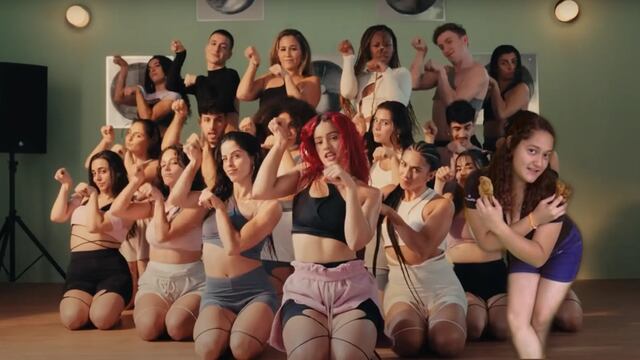 Así es el video de ‘Chicken Teriyaki’ de Rosalía