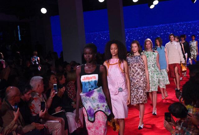 Raf Simons presenta desfile de Calvin Klein inspirado en "Jaws"
