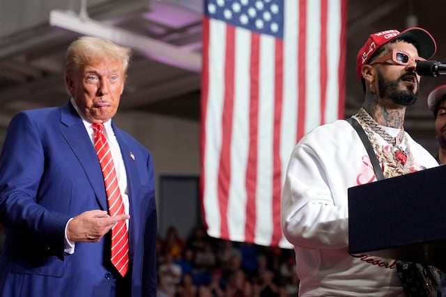 Más voces piden a Anuel AA y Justin Quiles que se eduquen sobre la historia de Puerto Rico tras endoso a Donald Trump