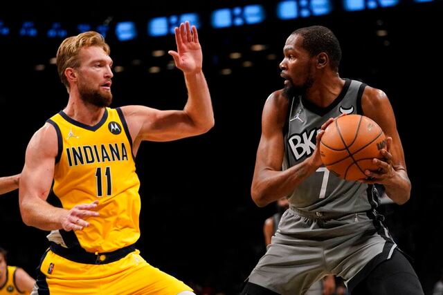 NBA multa a Durant por lanzar balón a las gradas