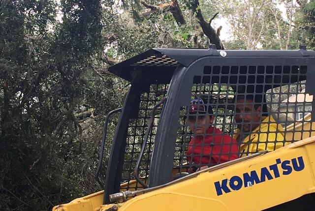 Olga Tañón da la mano a sus vecinos en Florida tras Irma