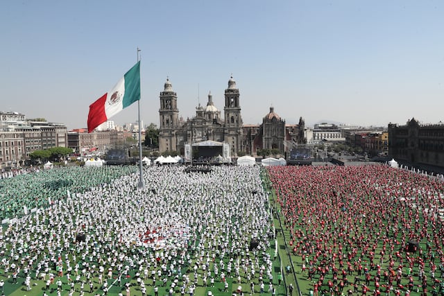 México rompe Récord Guinness con la clase de fútbol más grande del mundo