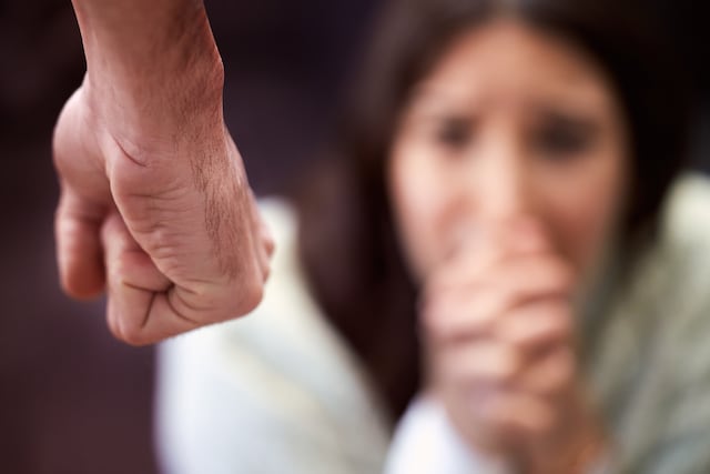 Analizarán perfil de agresores y señales de riesgo de violencia doméstica en simposio