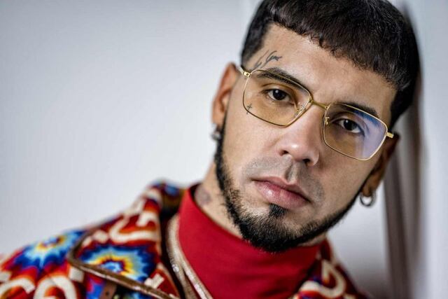 Protuberancia debajo de brazo de Anuel AA preocupa a fanáticos