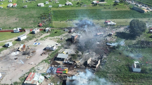 Tultepec: las fotos de la tragedia que dejó al menos 24 muertos