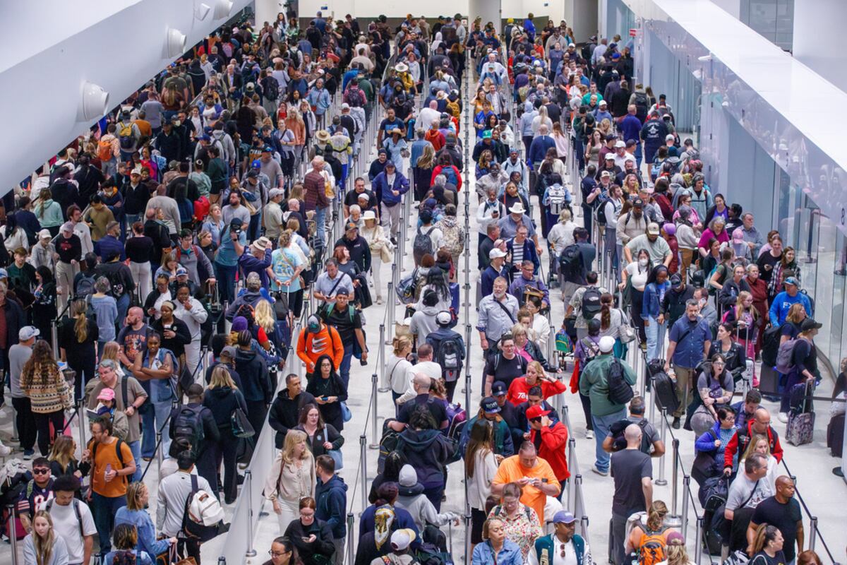 Puerto Rico Filas Fracasa operativo de ICE en aeropuertos de EE.UU. para acabar con las ...