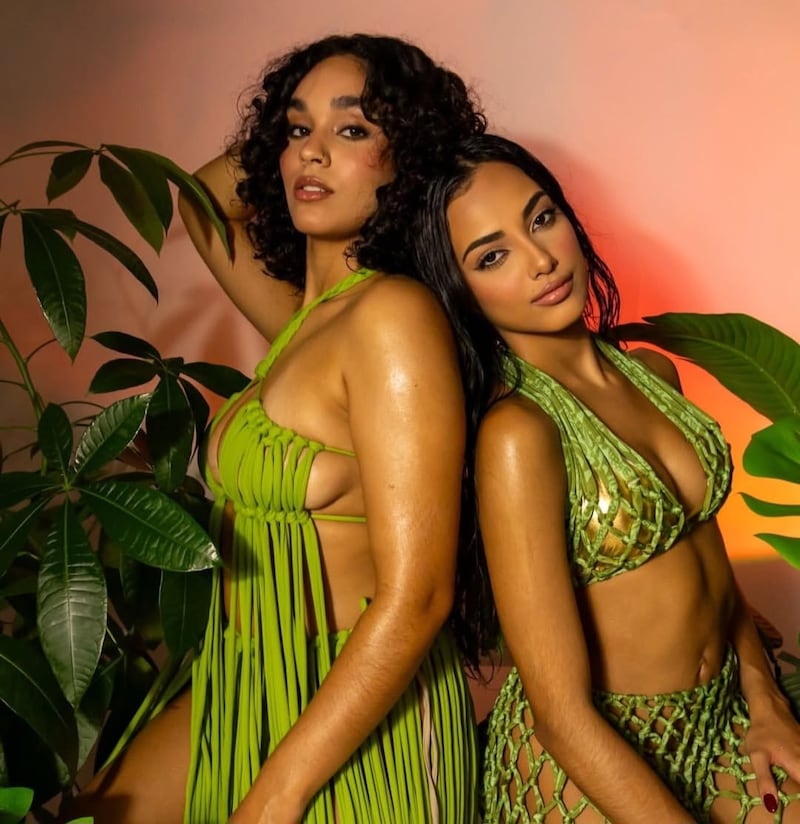 Modelos presentan parte de “Oceánika” de Omayra Casillas.