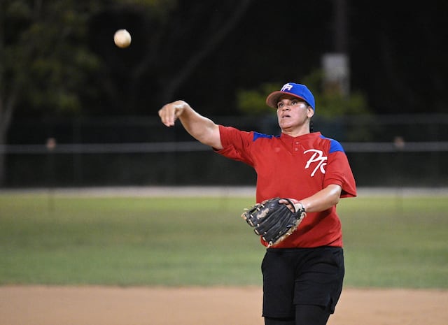 Al terreno las estrellas del béisbol femenino este domingo en Arecibo