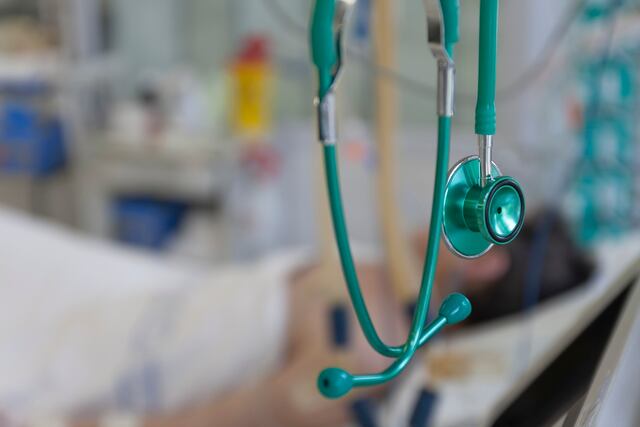 Legislan para asegurar programa federal que facilita servicios de salud en centros 330