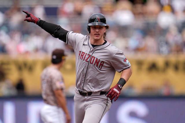 Jonrón de dos carreras de Jake McCarthy ayuda a Diamondbacks en triunfo 9-3 sobre los Padres