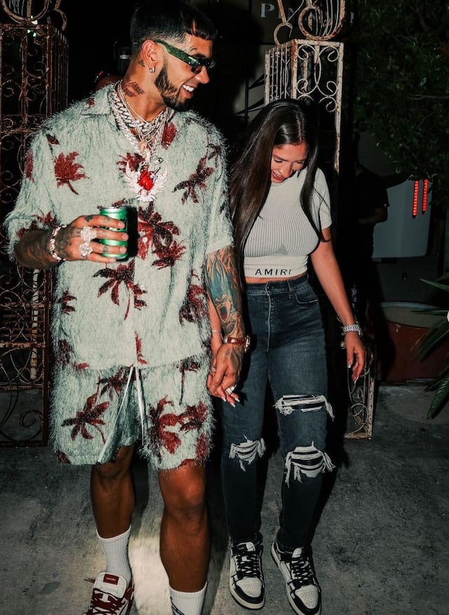 Anuel confirma su relación con Laury Saavedra