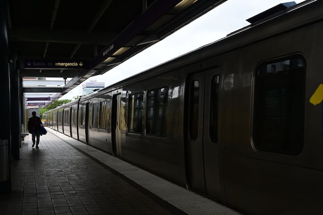 ATI implementa transporte alterno en estaciones del Tren Urbano por trabajos eléctricos