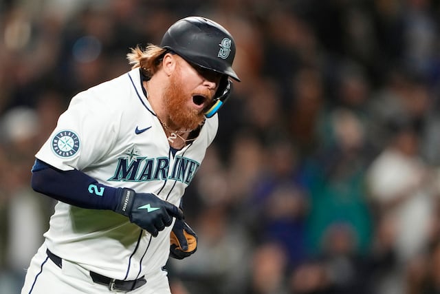 Justin Turner firma contrato de $6 millones por uno año con los Cubs