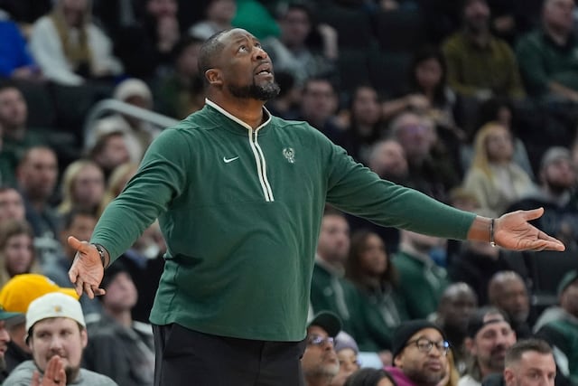Bucks despiden al entrenador Adrian Griffin tras 43 partidos