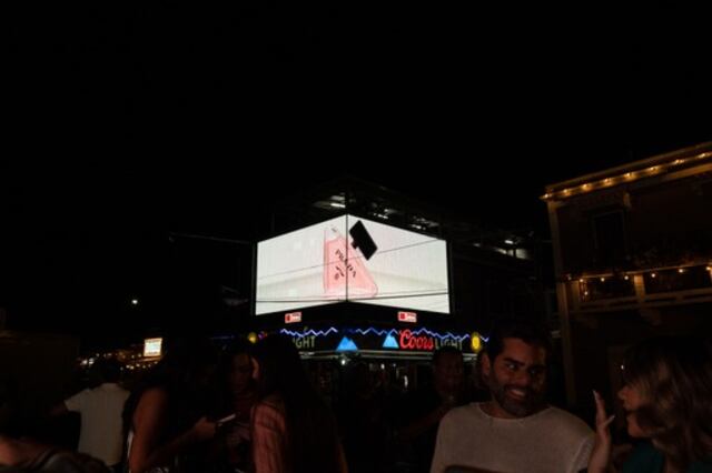 Prada llena de lujo La Placita de Santurce