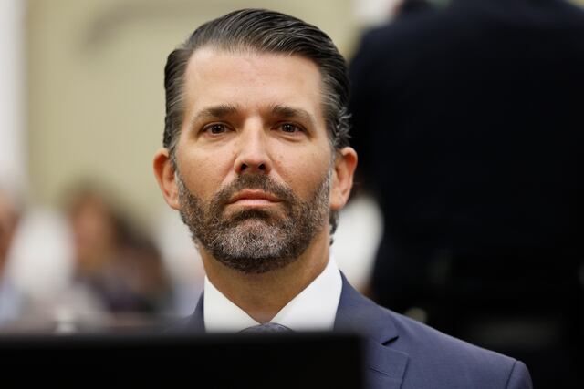 Donald Trump Jr. elogia las hazañas inmobiliarias de su padre en juicio civil por fraude