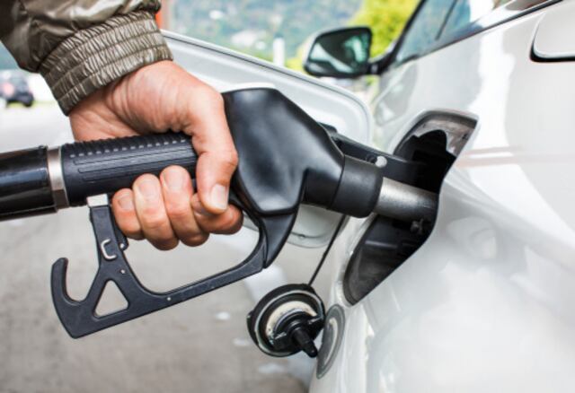 Precio promedio de la gasolina en Estados Unidos aumenta 15 centavos