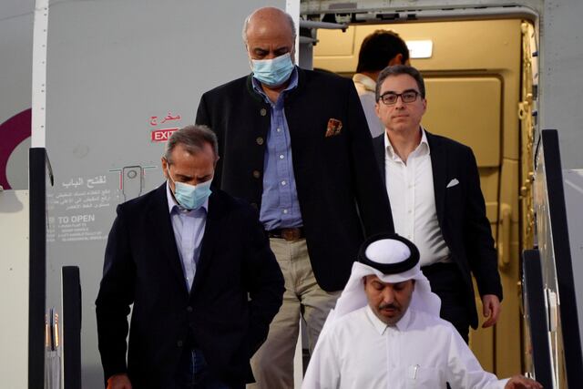 Estadounidenses detenidos en Irán llegan a Virginia tras ser liberados