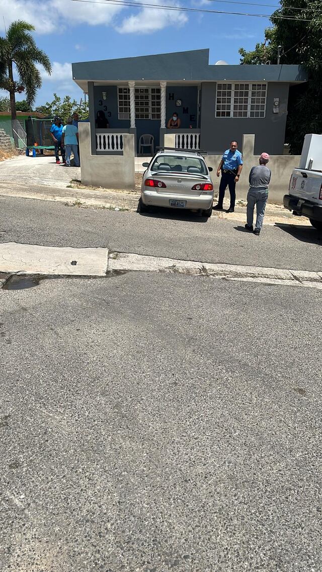 Hallan sexagenario sin signos vitales dentro de un auto en Coamo